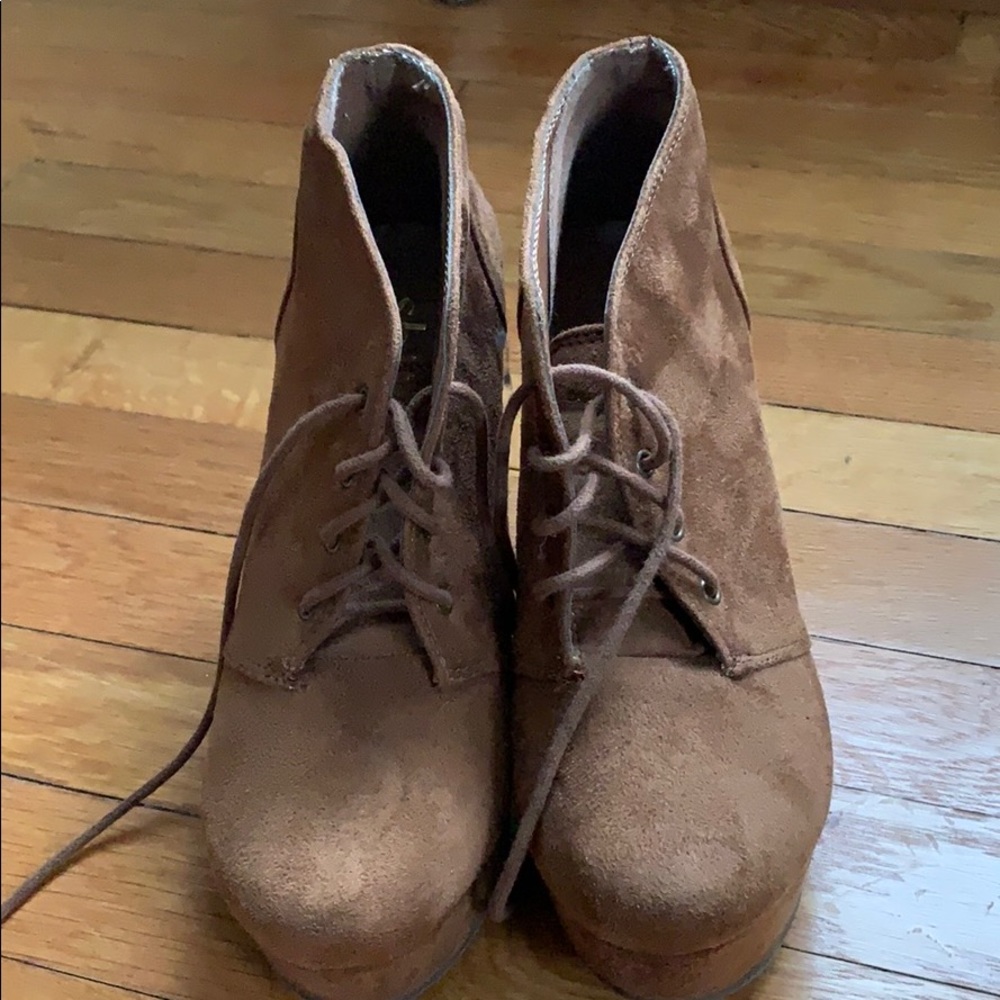 shï brown wedges